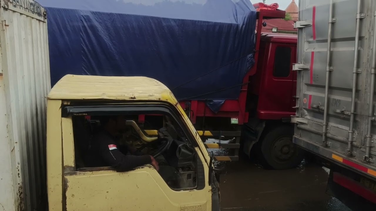 Perbaikan Jalan, Kaligawe Lumpuh  #automobile #busmania #semarang #kaligawe #raya #genuk #sibasurya