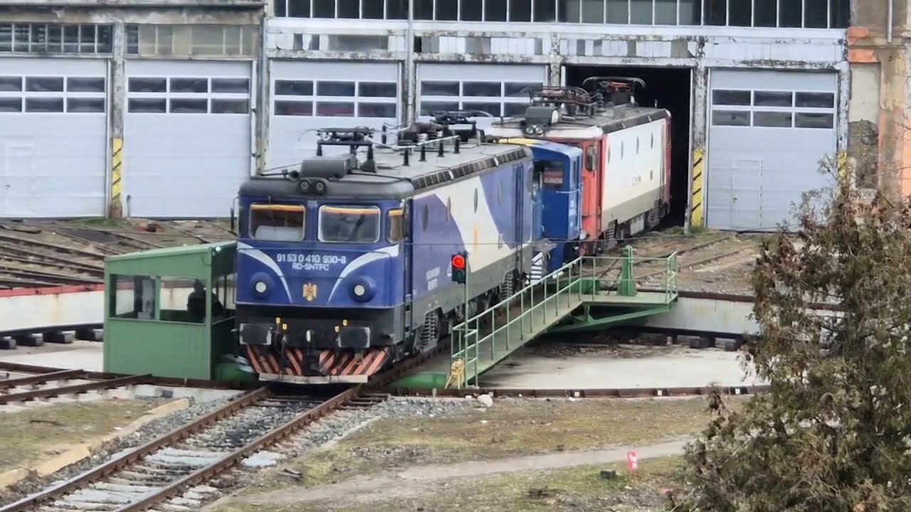 Locomotiva diesel LDM 95-0001-8 efectuând manevră în depoul Timisoara cu EA 930 Puma