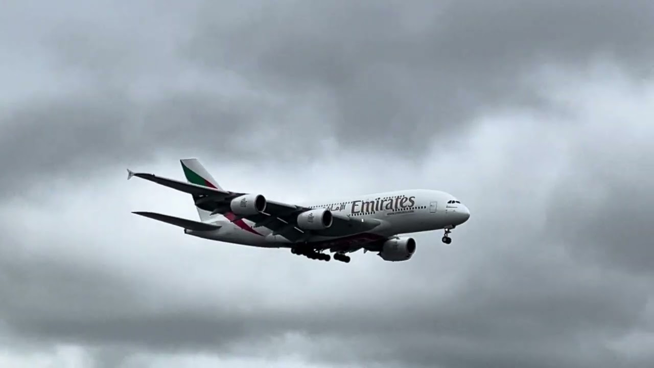 Emirates A380 DXB - LGW heavy arrival SOUND UP🔊🔊🔊