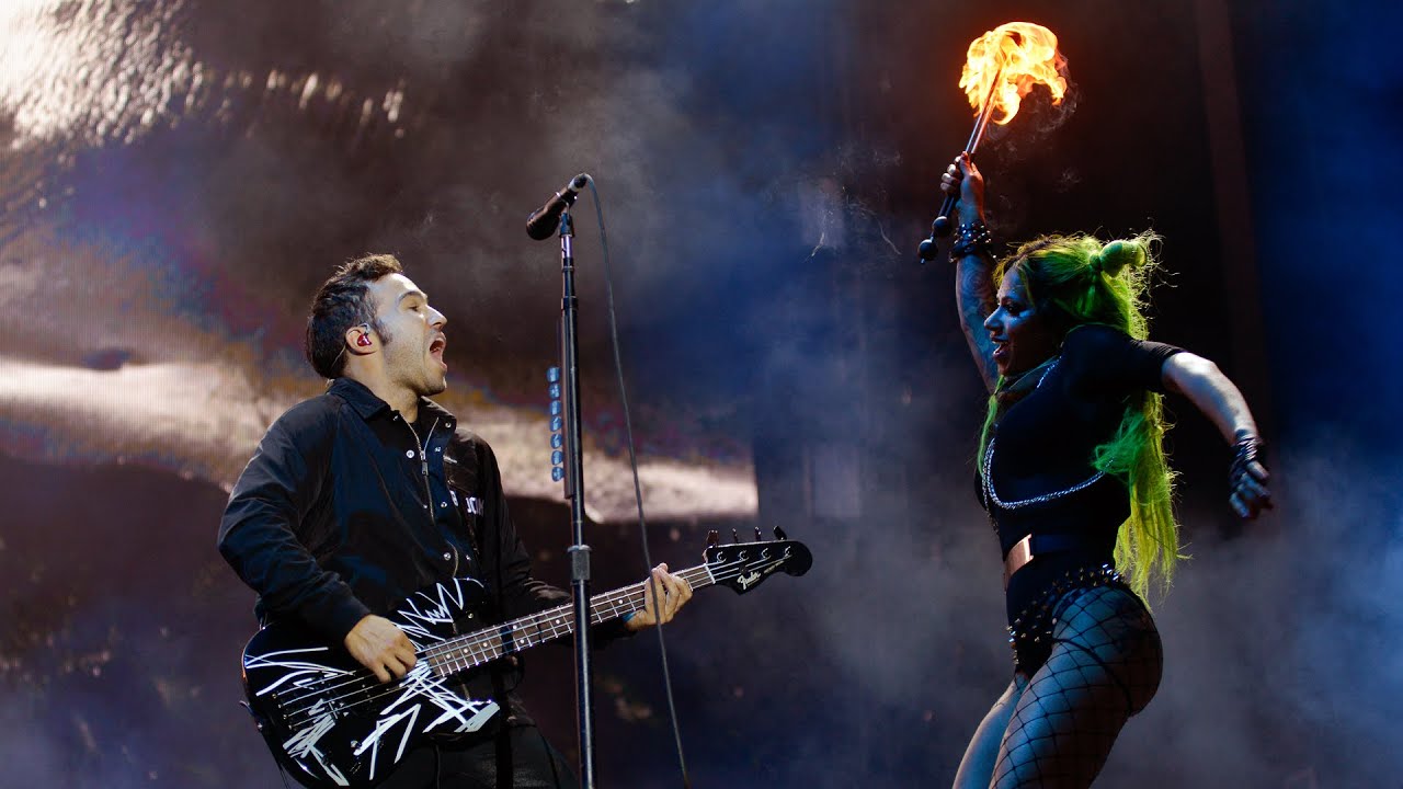 Fall Out Boy - Irresistible (Reading + Leeds 2016)