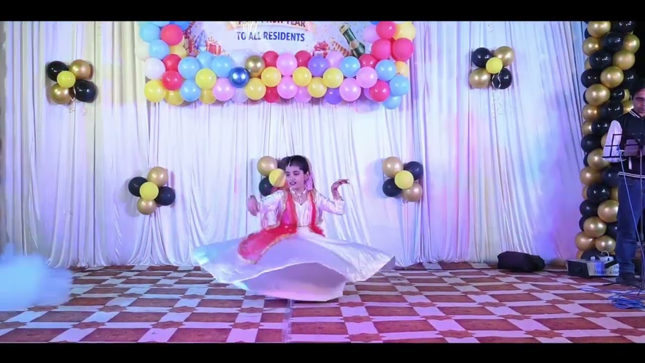 Ghar More Pardesiya #traditionaldance #danceshorts #semiclasicaldance #stageperformance