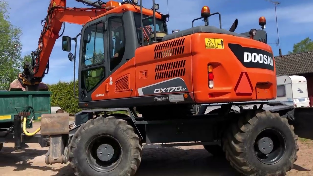 Köp Grävmaskin Doosan DX170w med tiltrotator, vagn och redskap på Klaravik