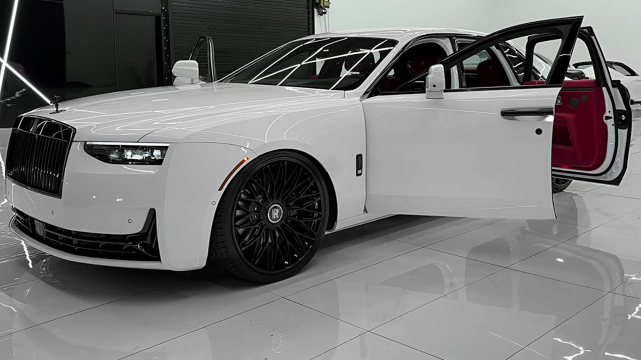 2025 Rolls Royce Ghost - Walkaraound Exterior interior Review