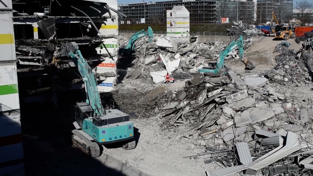 Kobelco SK 850LC-10E demolition excavator with Epiroc CB 7500 concrete shear - Karl Gruppe