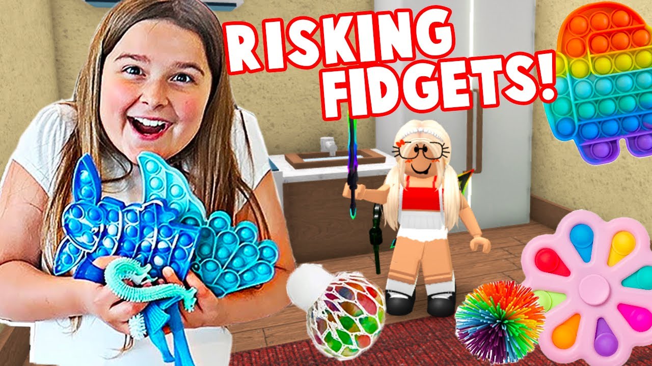 RISKING FIDGET TOYS IN MURDER MYSTERY 2!! | JKREW GAMING