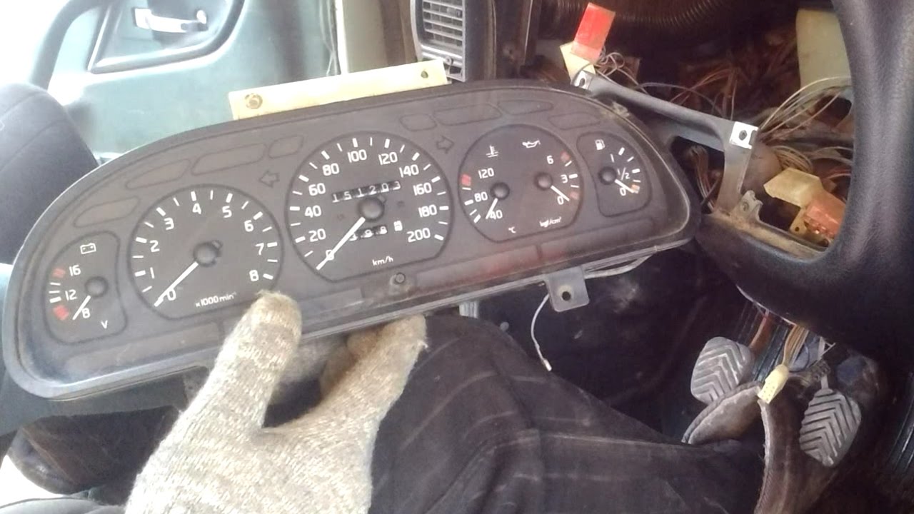 Снятие рулевой колонки и панели приборов ГАЗ 31105