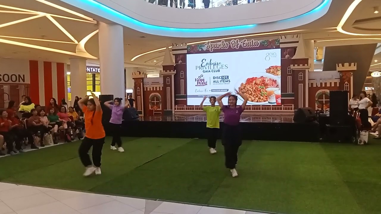 Acara sparkling dance party line dance kids di center atrium gaia bumi raya city mall 