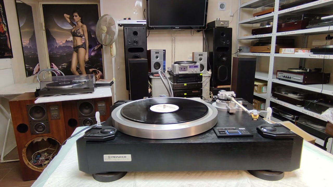 Замечательный проигрыватель виниловых пластинок Pioneer PL-7L