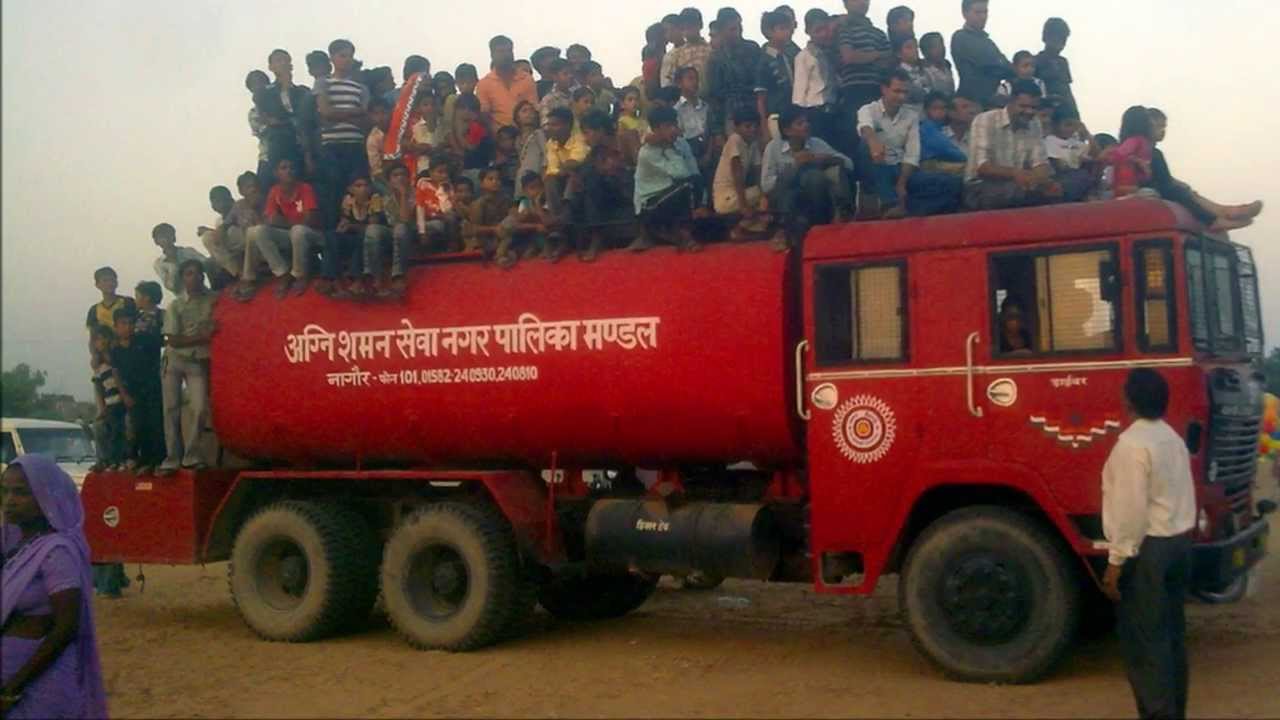 India : Amazing Fire Brigade Overloaded, People Seating Over it..!!