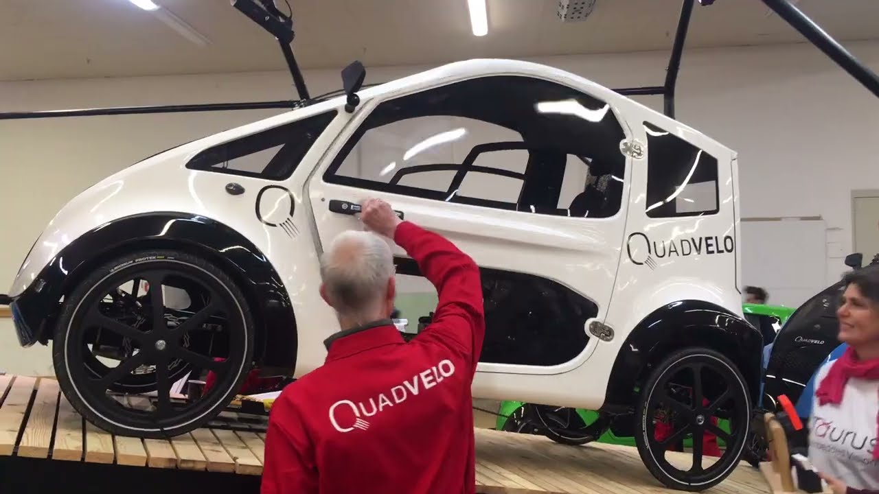 Car? No! It is a bicycle-Quadvelo by Katanga! Rain-snow=no problem!
