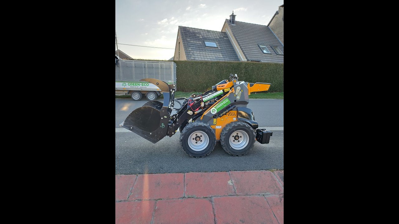 Présentation du Skid steer Giant SK 252 D  + enfouisseuse de pierre R2