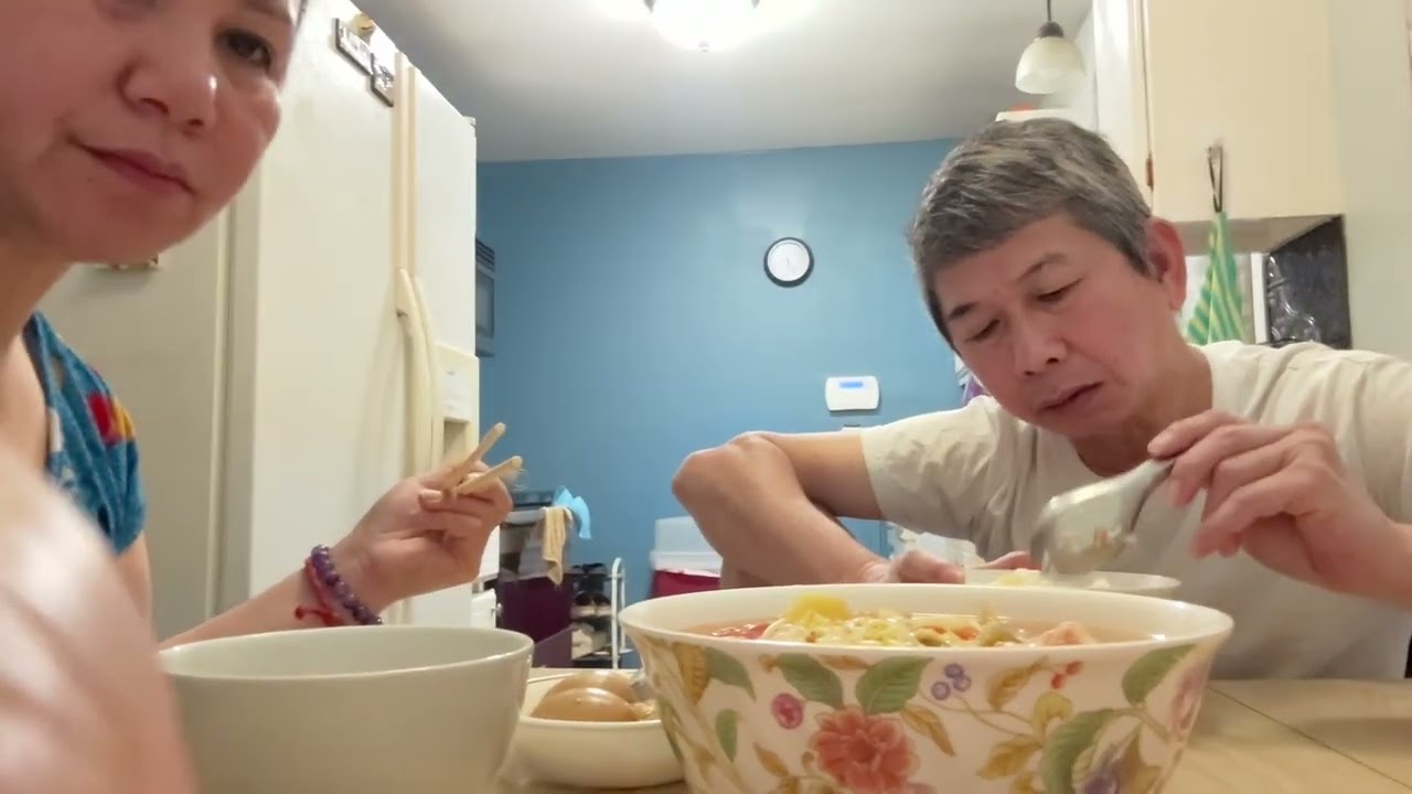 Mời cả nhà ăn cơm canh chua cá hồi voi gd Xuan