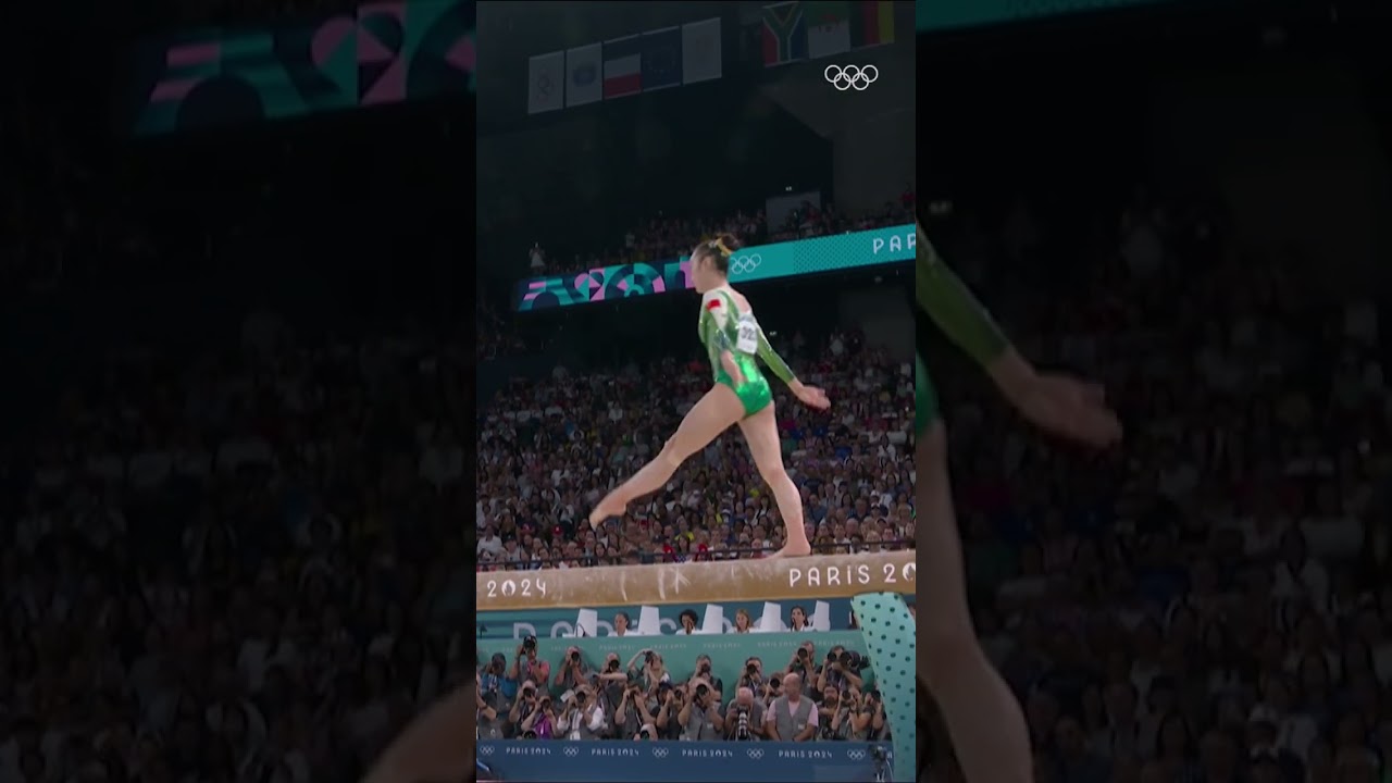 Zhou Yaqin balance beam medallist moves at Paris 2024! 🥈