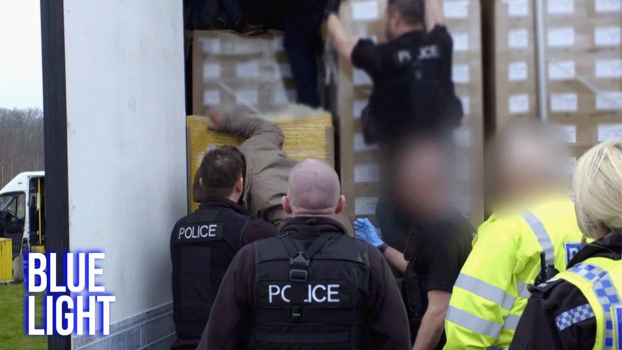 Police Raid Gang Smuggling Migrants Into the UK | All New Traffic Cops FULL EPISODE | Blue Light