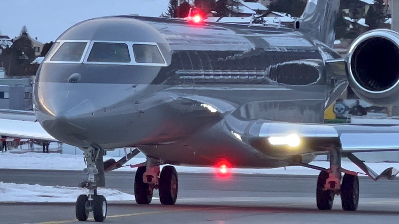 Global 7500 Snow Takeoff St. Moritz Engadin Airport 24.1.2025 🛩️ GL7T Samedan Winter Privatjet 4K