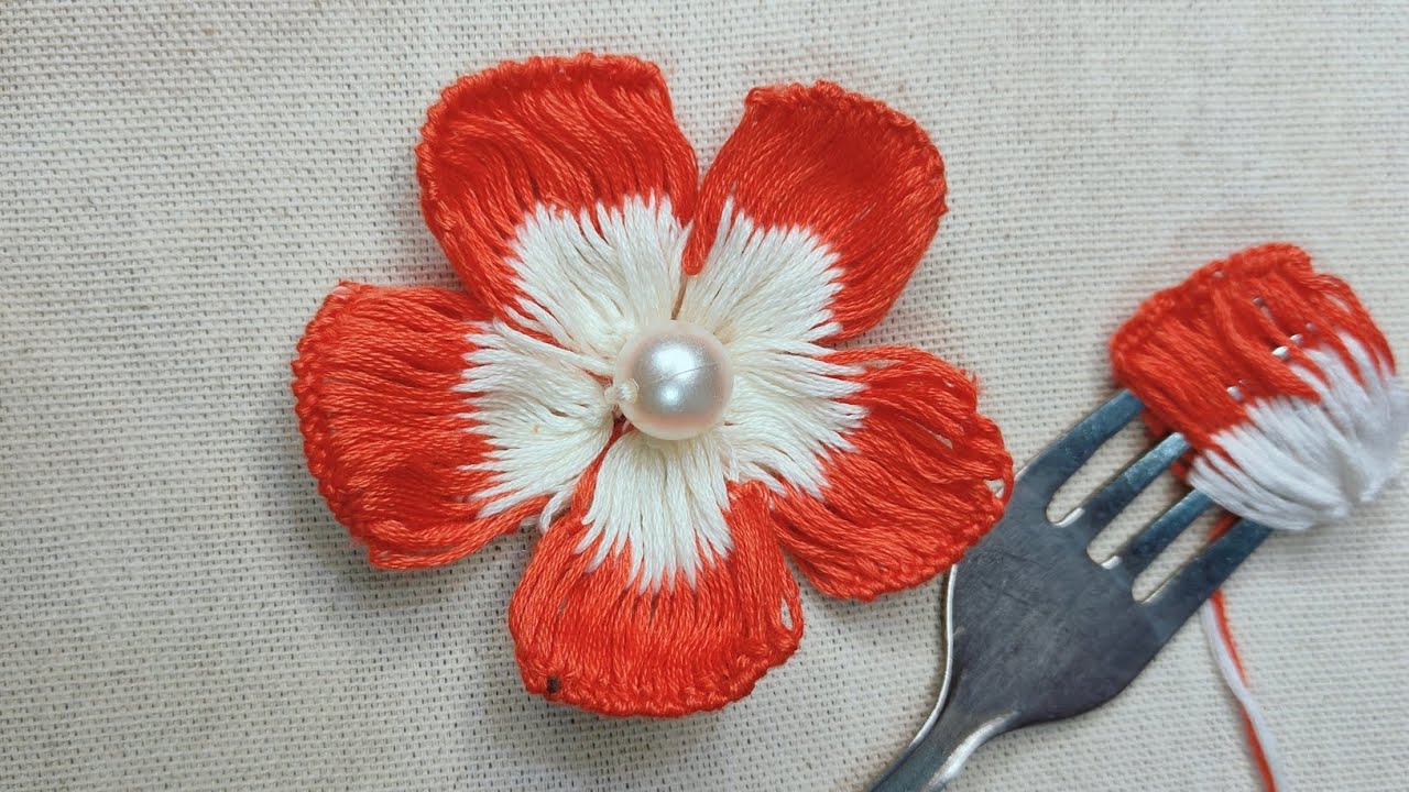 Fabulous💫you will love this flower,🌼 design with help of fork 🎉this is beautiful work #embroidery