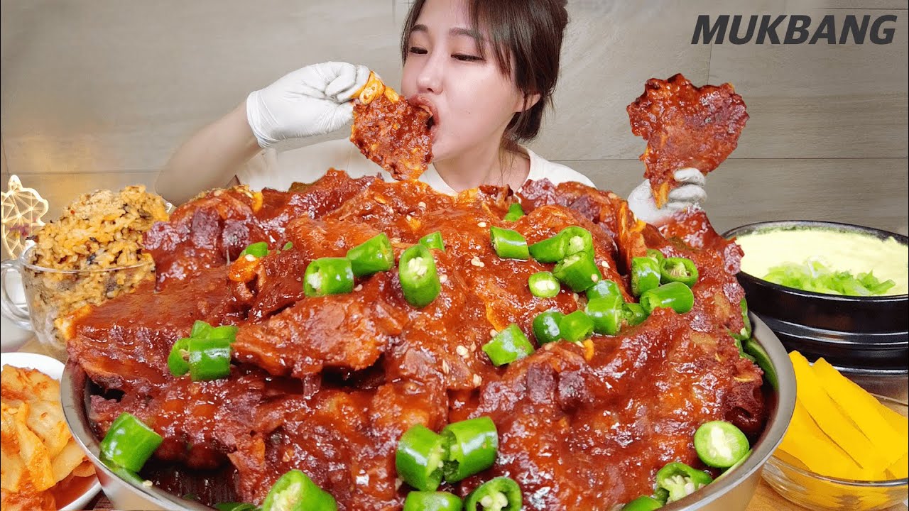 титр) Spicy Pork Backbone Kimchi Hot peppers Fried-rice Makgeolli REAL SOUND ASMR MUKBANG