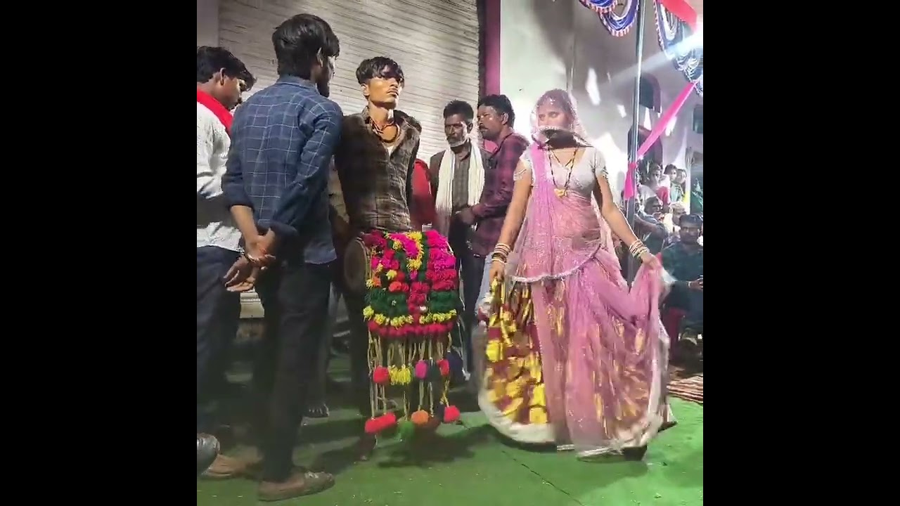 Apno Bundelkhand me kalakar baalkalakar rai me nacha dao acche se nachnaru kho......