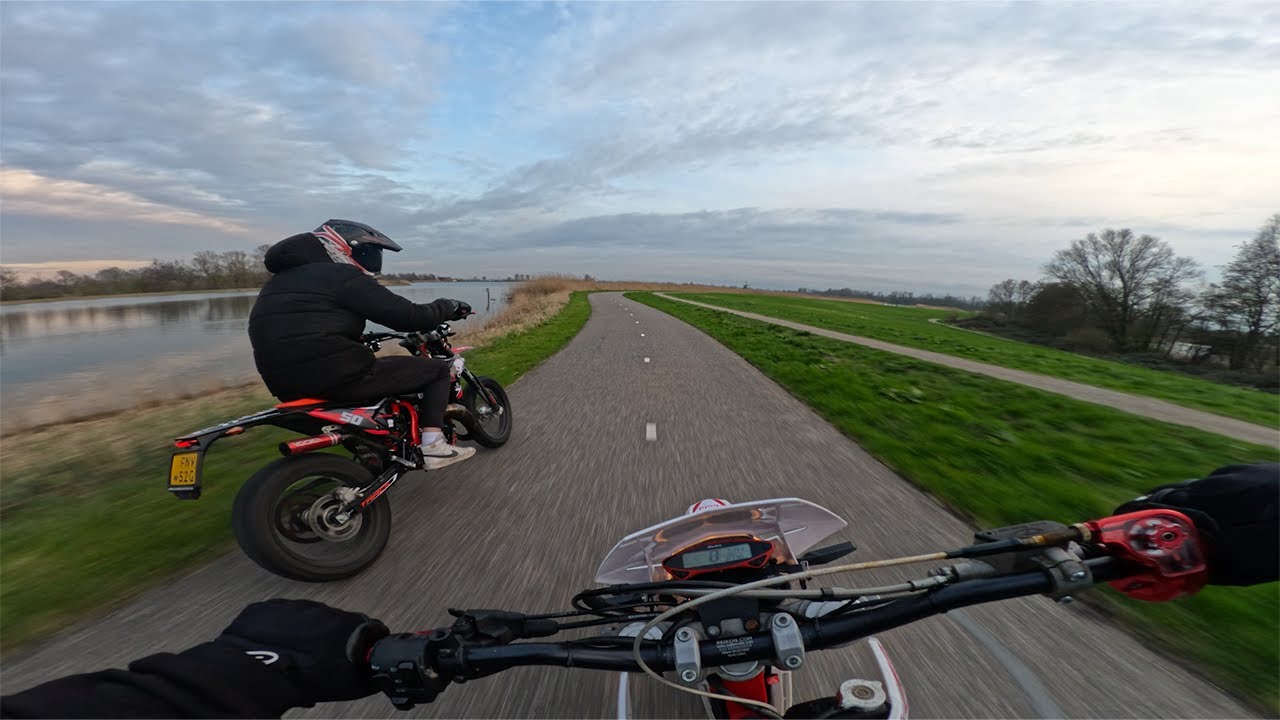 RACEN & BURNOUTS MET DE BETA RR 50 MOTARD TRACK 🔥 Onboard POV | 4K | Schakelbrommer