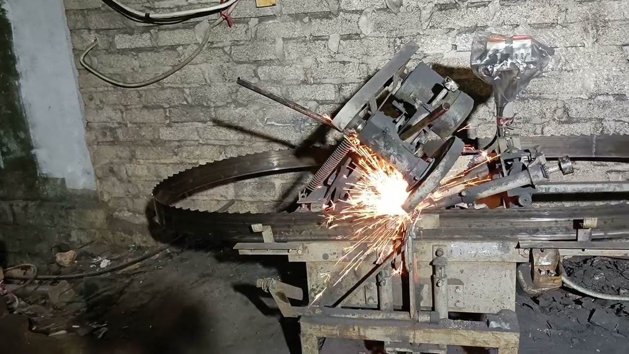 Tối muộn vẫn yêu nghề -nghề rửa cưa.