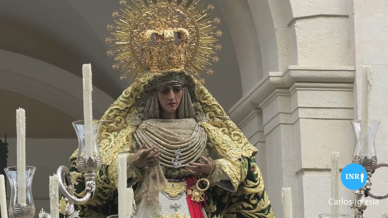 Saludo de la Virgen de la Esperanza a Triana al ayuntamiento. Misión 2025