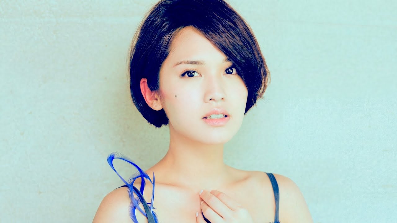 楊丞琳 Rainie Yang《曬焦的一雙耳》Official Music Video