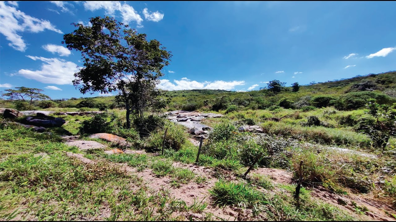 SÍTIO COM RIACHO E CASA NO ALTO DA MONTANHA
