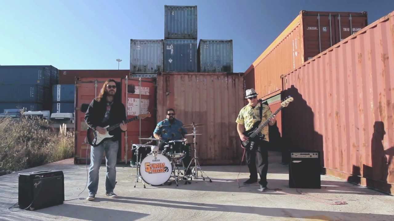 Five Fingers With Parasol - Tablao Chicken (Official Video)