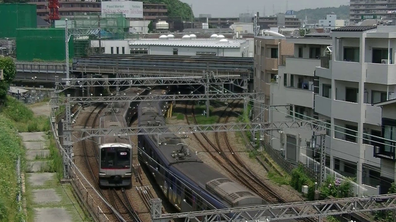 平日日中の東急東横線･JR東日本横浜線菊名駅付近