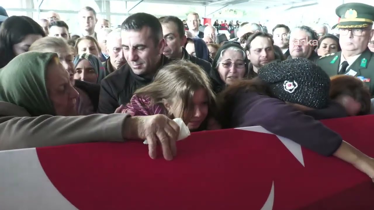 Şehit Pilot İbrahim Bolat için Karşıyaka Beşikçioğlu Camisi'nde cenaze töreni düzenleniyor / İzmir