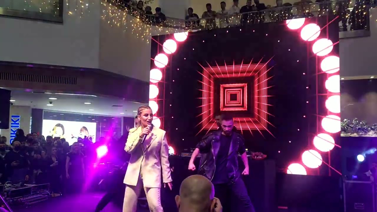 İrem Derici - Sevgi Olsun Taştan Olsun (Olivium Outlet Center) (01.04.2022)