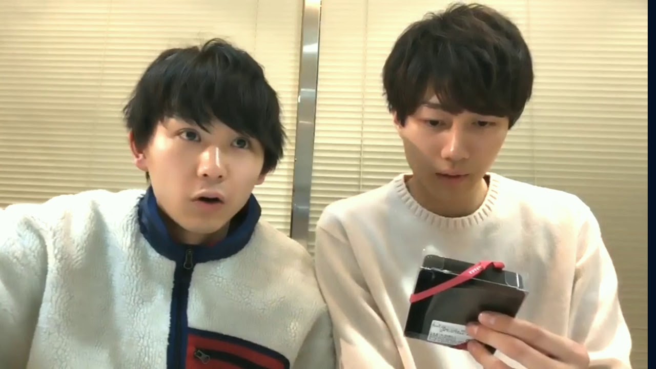 小坂涼太郎 & 須賀健太 (Kosaka Ryotaro & Suga Kenta) - Kenta Falling Out of His Chair