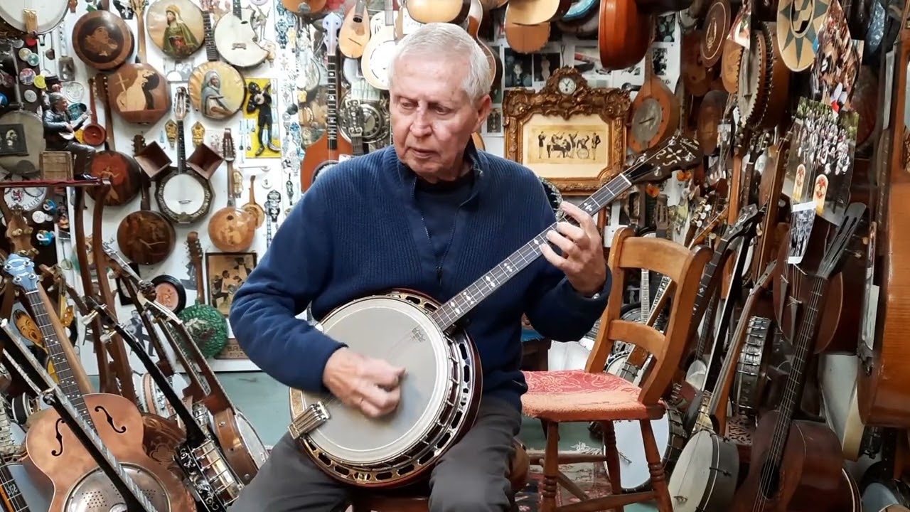 G. Amendt testing GIBSON TB3 tenor banjo with ball bearing tonering