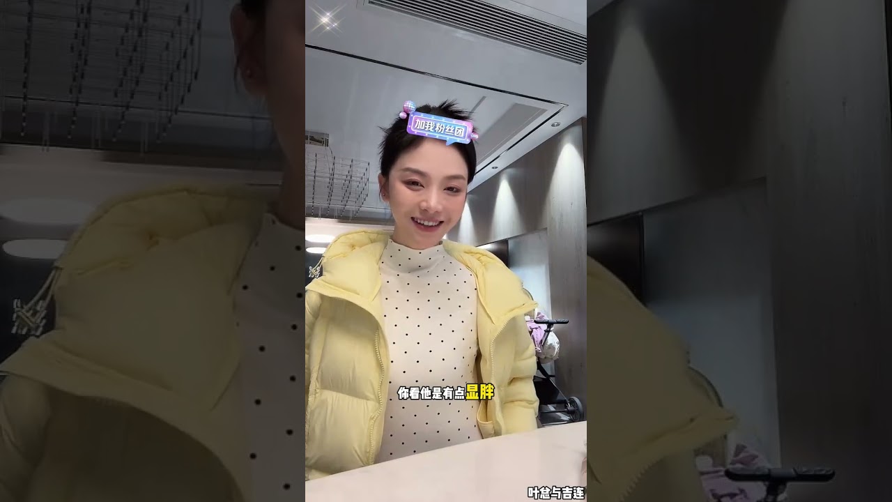 叶总与吉连(10)：吉连带家人们看宝宝，宝宝很好动在玩脚脚，吉连让宝宝叫妈妈，宝宝真的叫妈妈。