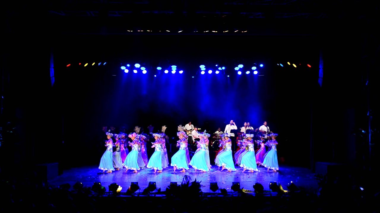 TE NEHENEHE OTE NATURA  (les Hinanui de l'école de danse HINAITI)