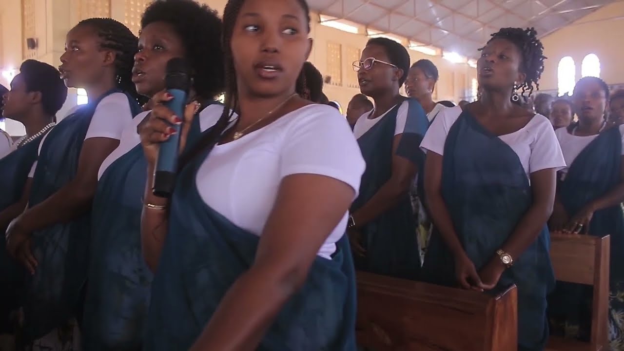 INDIRIMBO ZARIRIMBWE NA CHORALE NSHASHA P.RUZIBA MU NKUKA Y'IMISA YA MBERE LE26.10.2025 IGICE CA III