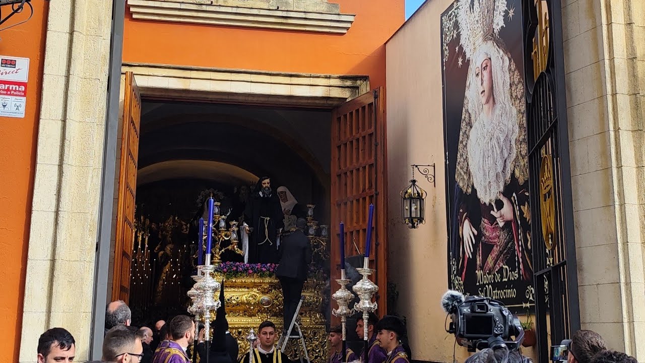 Caridad (Santa Marta), salida y Plaza San Mateo, Sábado Santo Jerez 2024