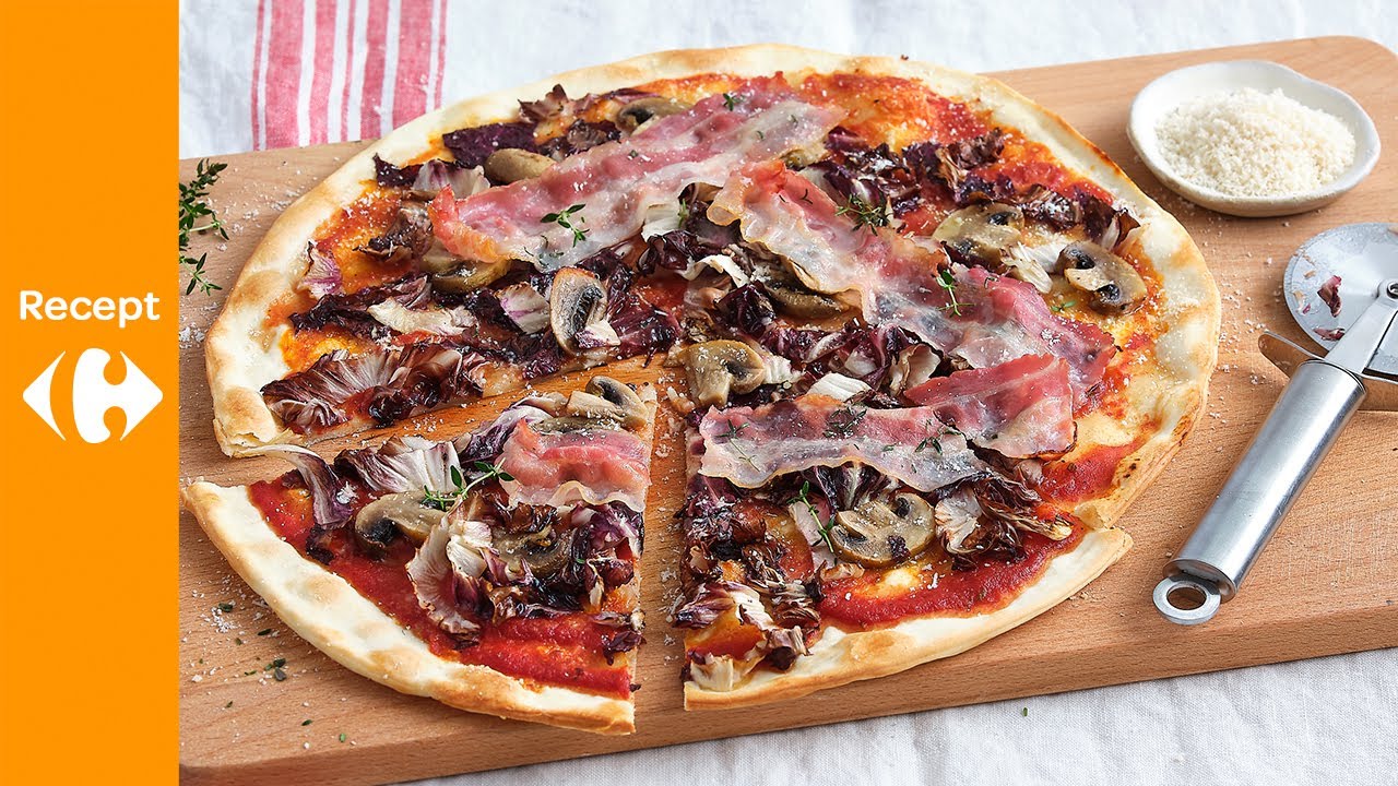 Pizza met spek, radicchio en champignons