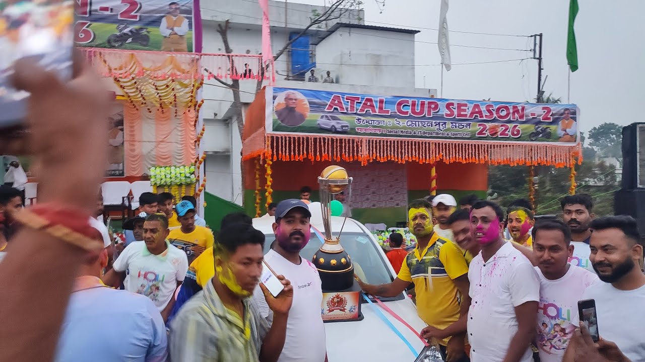 এত লোক কোথায় থেকে আসল অটল ক্লাব দেখতে?