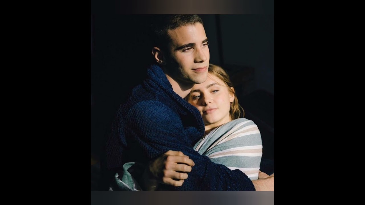 Julio Fern&aacute;ndez & Clara Galle | Ares & Raquel |  A trav&eacute;s de mi ventana