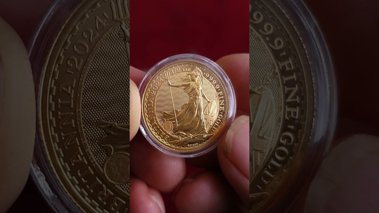 Складывание монет Британия весом в пол-унции. 