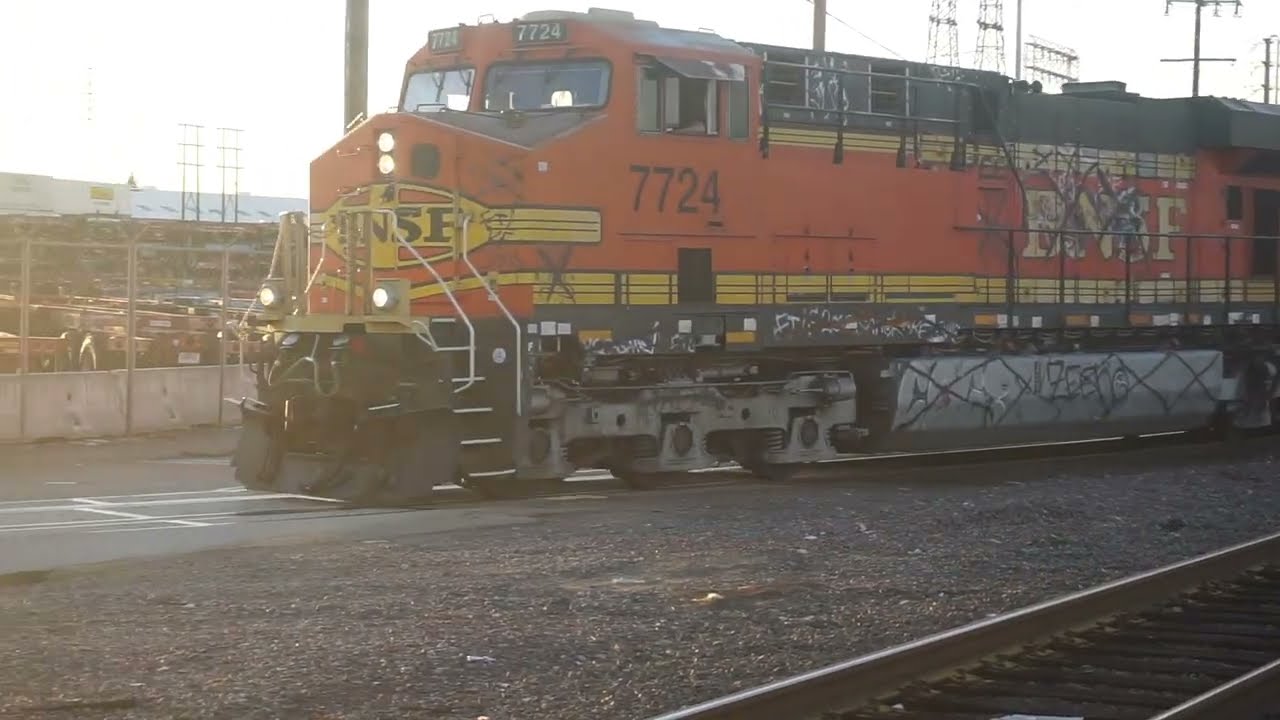 BNSF Commerce Switcher