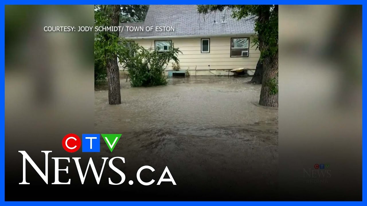 Torrential downpour causes flash flooding in Eston, Sask.