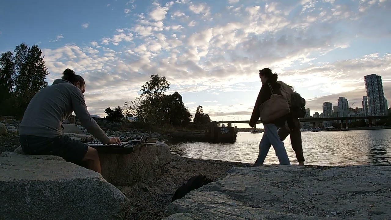 Live looping on Sep 17, 2025 at Habitat Island