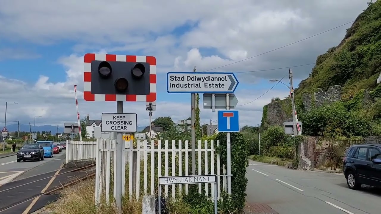 *Car gets Trapped Class 97* Harlech Morfa Level Crossing