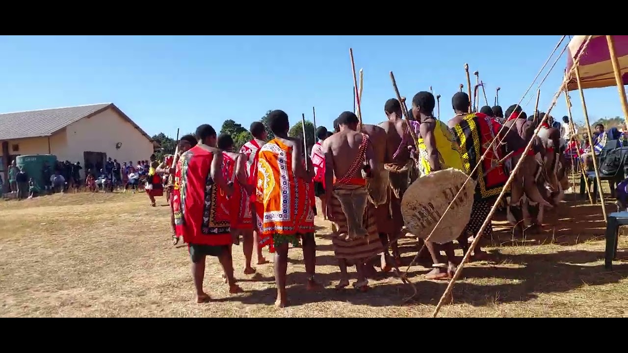 Did you know how our Makoti can do it? Watch her dancing during her Siswati traditional wedding.