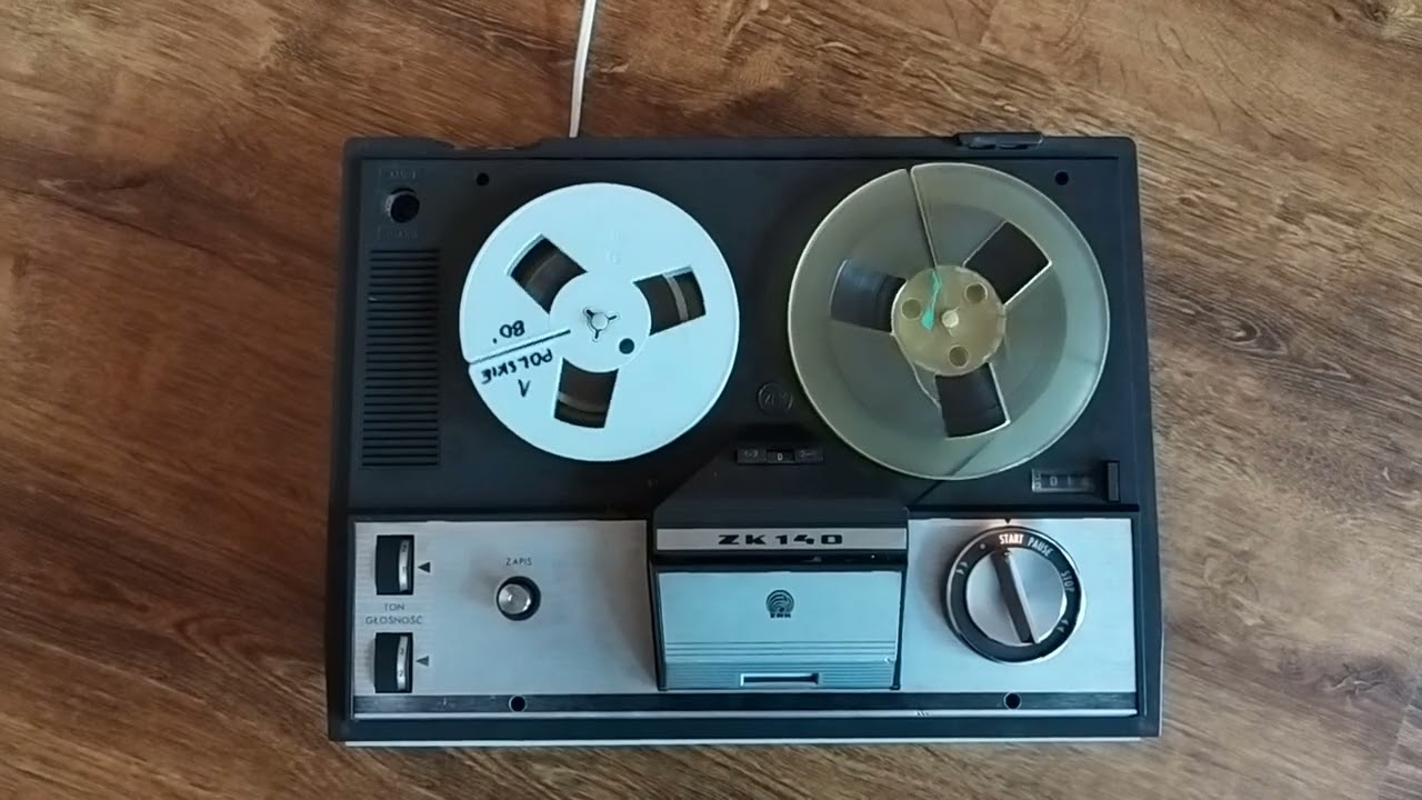 Magnetofon szpulowy ZK 140 jeszcze lampowy na licencji Grundiga.