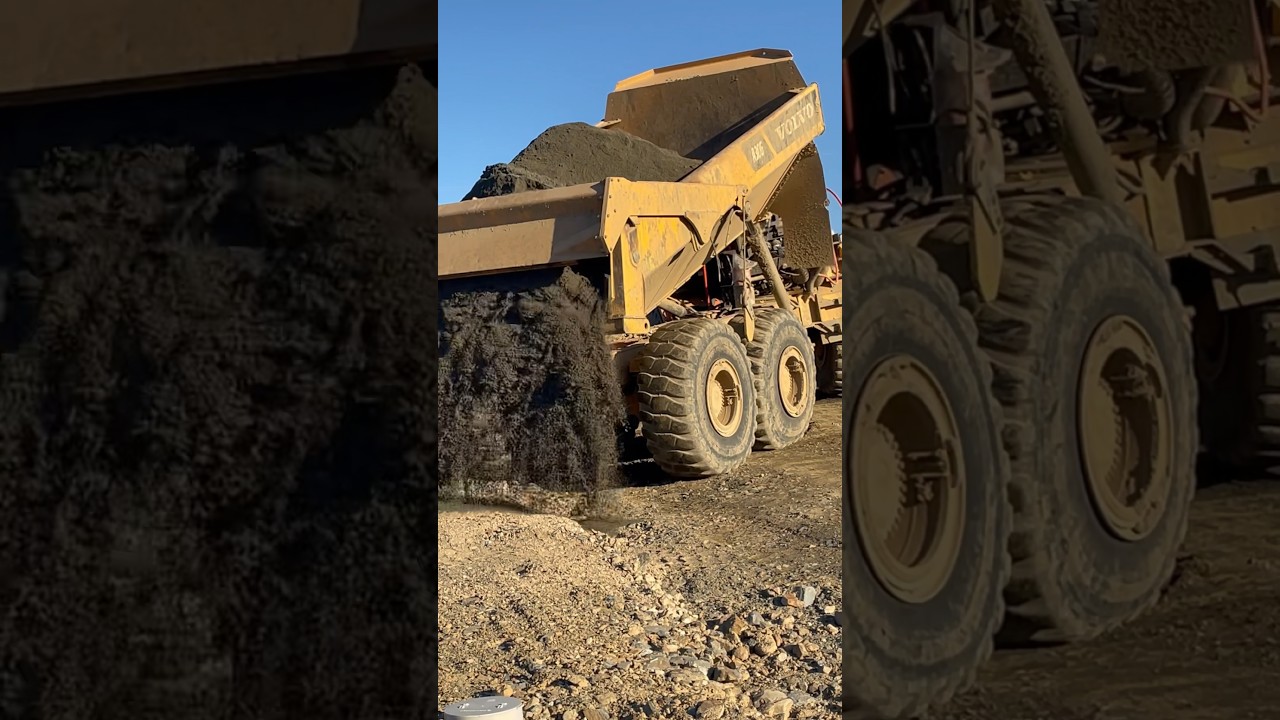 Huge!! Dump Truck Working!