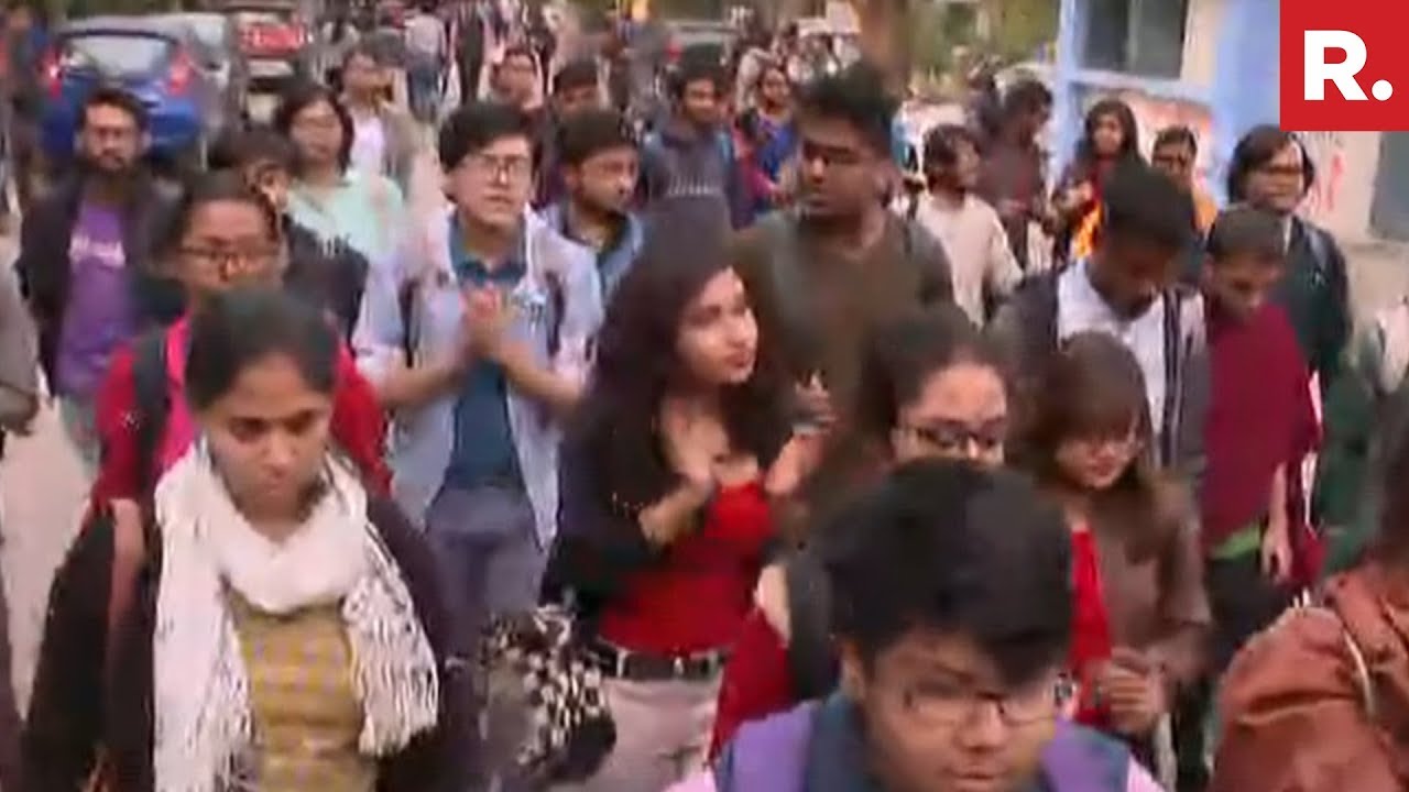 Students Protest At Jadavpur University Against #SexistProfessor