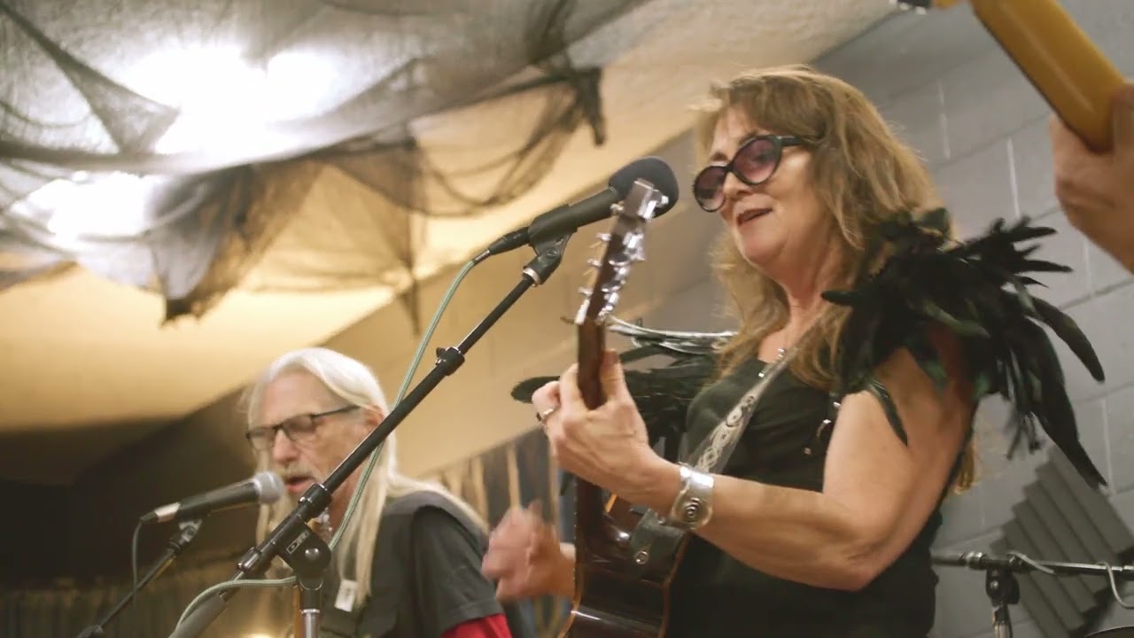 Ride It Out by 1000 Words (Live at Astronomia)